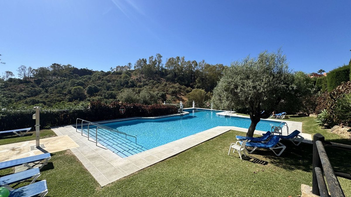4 Bed Top Floor Apartment in Los Almendros