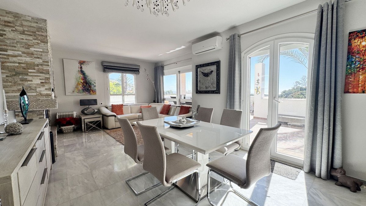 4 Bed Top Floor Apartment in Los Almendros