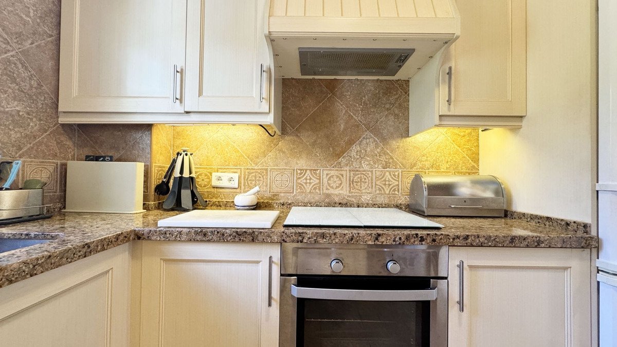 4 Bed Top Floor Apartment in Los Almendros