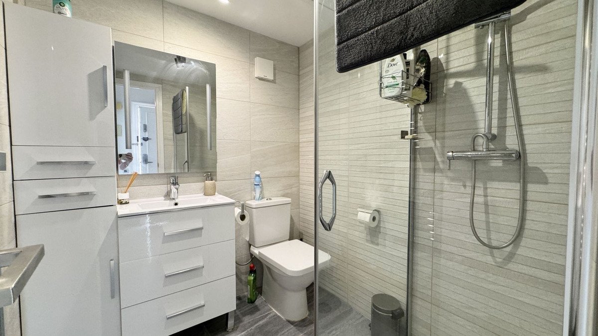4 Bed Top Floor Apartment in Los Almendros
