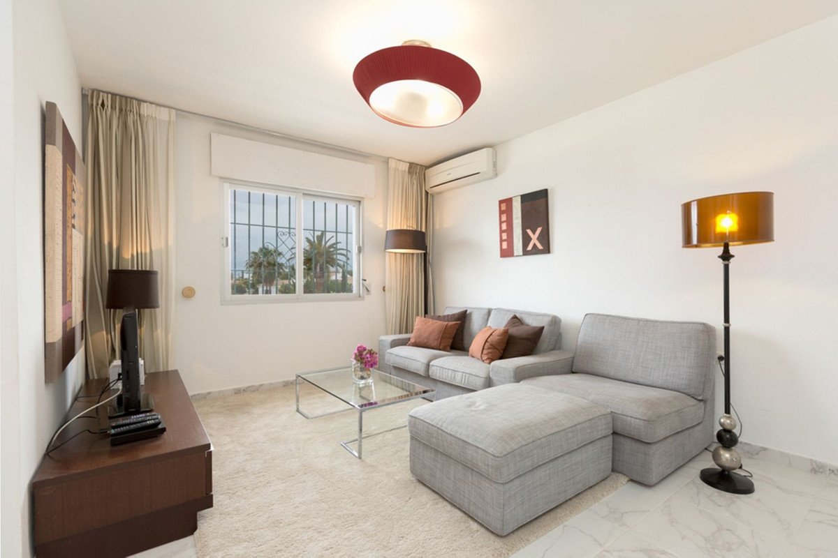 2 Bed Top Floor Apartment in Puerto Banús