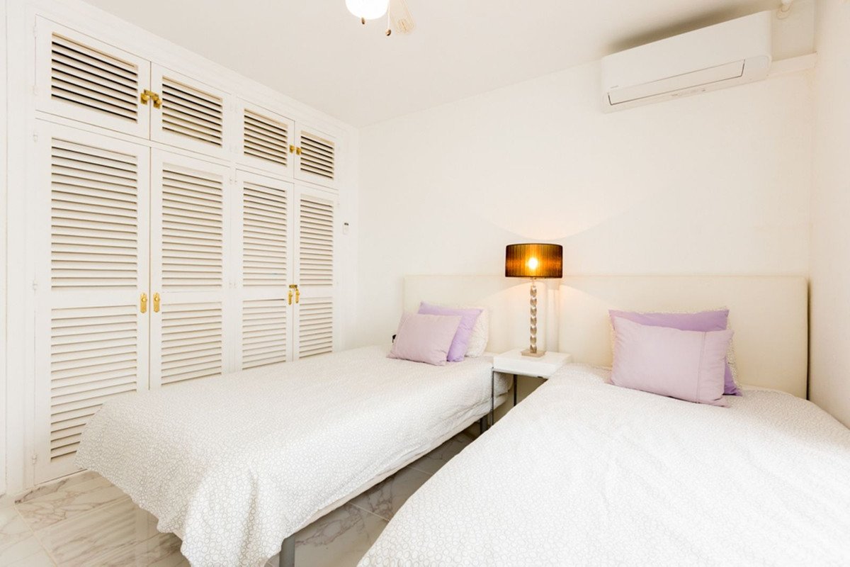 2 Bed Top Floor Apartment in Puerto Banús
