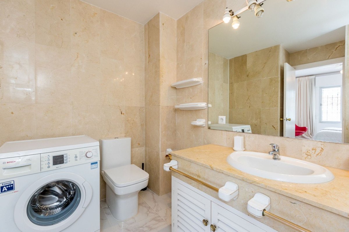 2 Bed Top Floor Apartment in Puerto Banús
