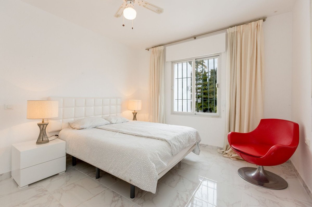 2 Bed Top Floor Apartment in Puerto Banús