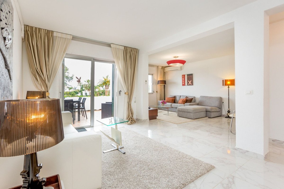 2 Bed Top Floor Apartment in Puerto Banús