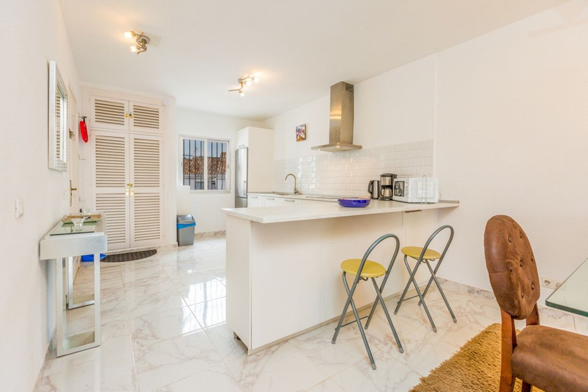 2 Bed Top Floor Apartment in Puerto Banús