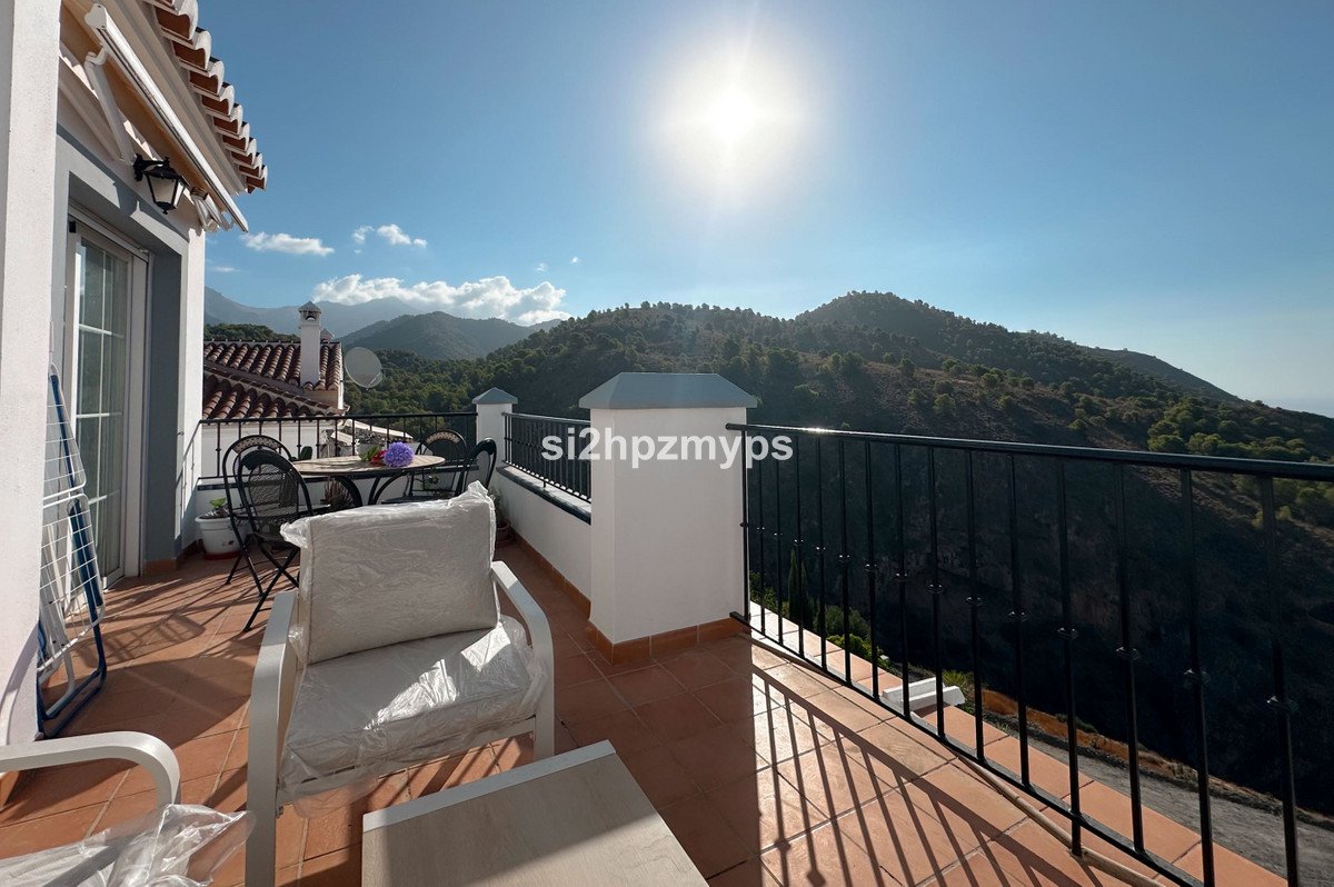 3 Bed Townhouse in Frigiliana