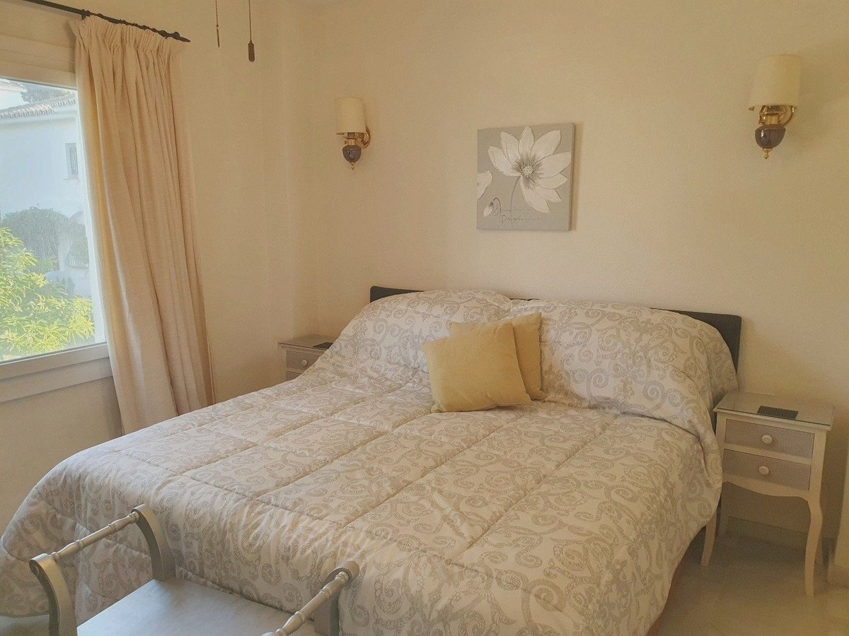 2 Bed Top Floor Apartment in El Paraiso