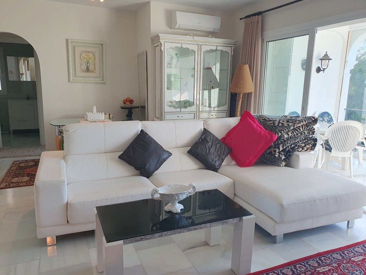 2 Bed Top Floor Apartment in El Paraiso