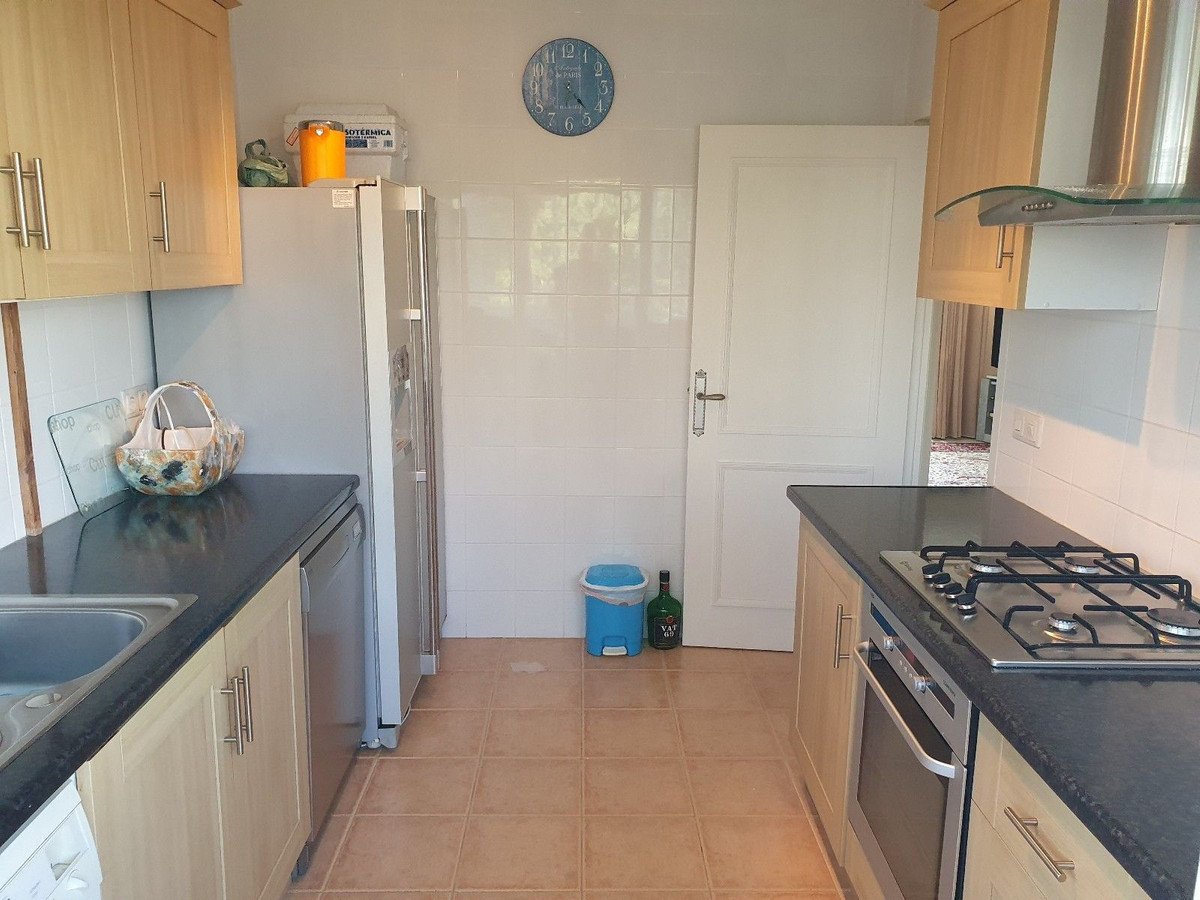2 Bed Top Floor Apartment in El Paraiso