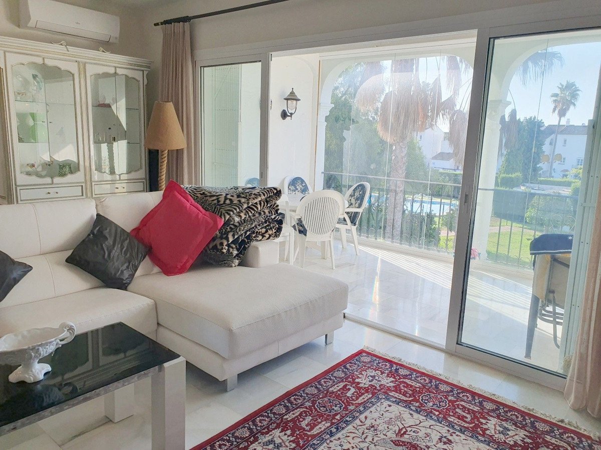 2 Bed Top Floor Apartment in El Paraiso
