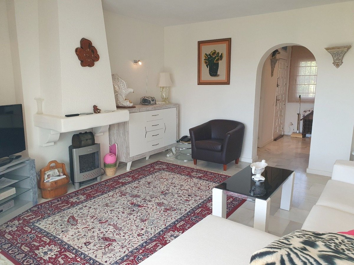 2 Bed Top Floor Apartment in El Paraiso