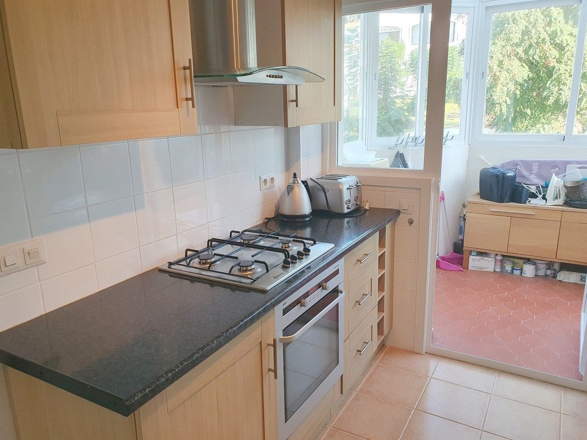 2 Bed Top Floor Apartment in El Paraiso