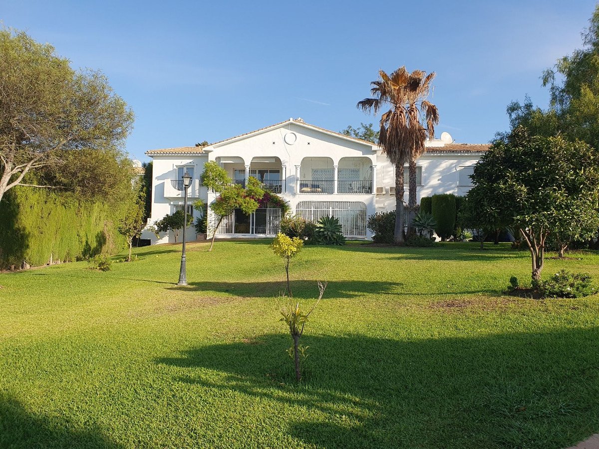 2 Bed Top Floor Apartment in El Paraiso