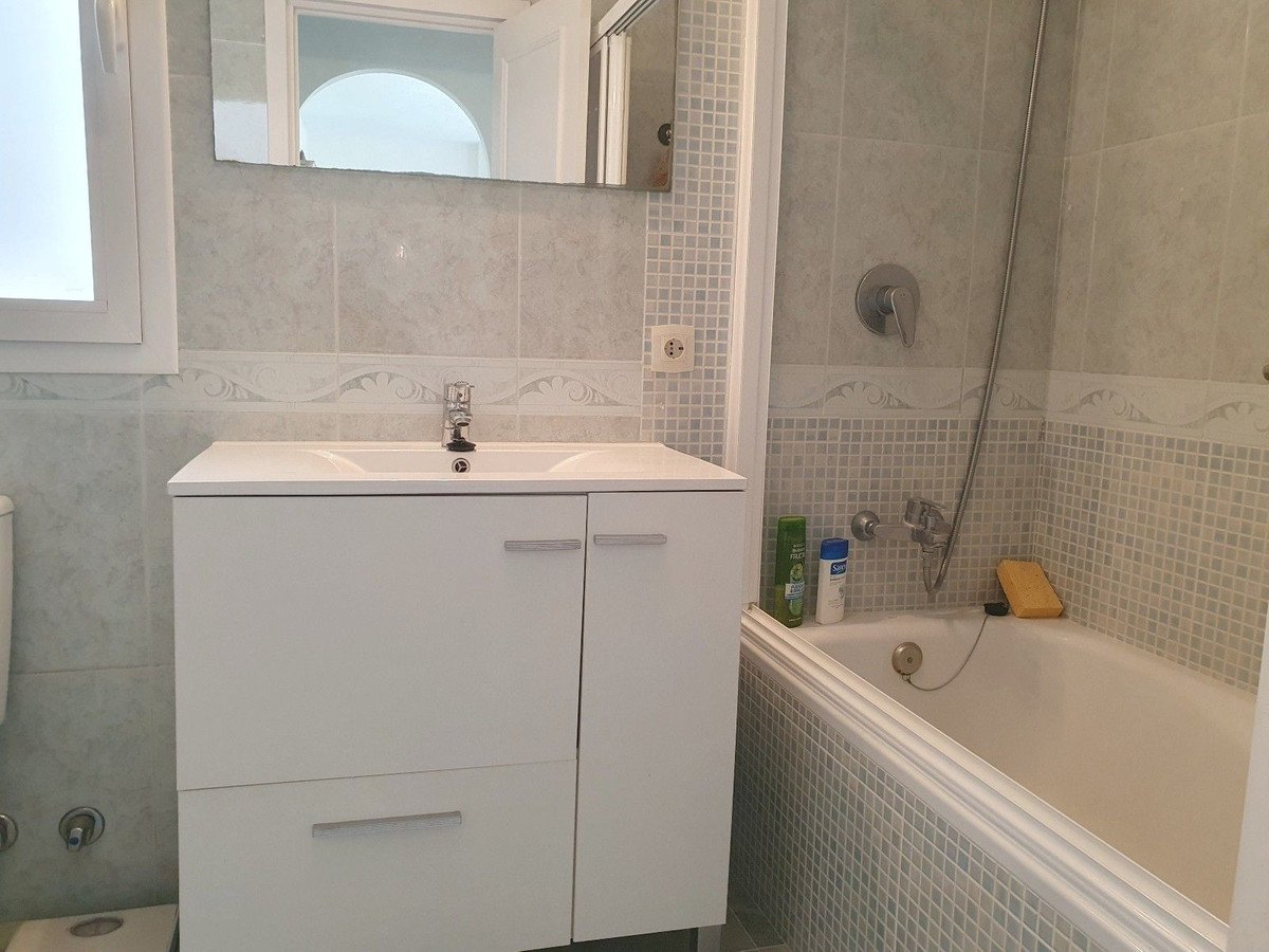 2 Bed Top Floor Apartment in El Paraiso