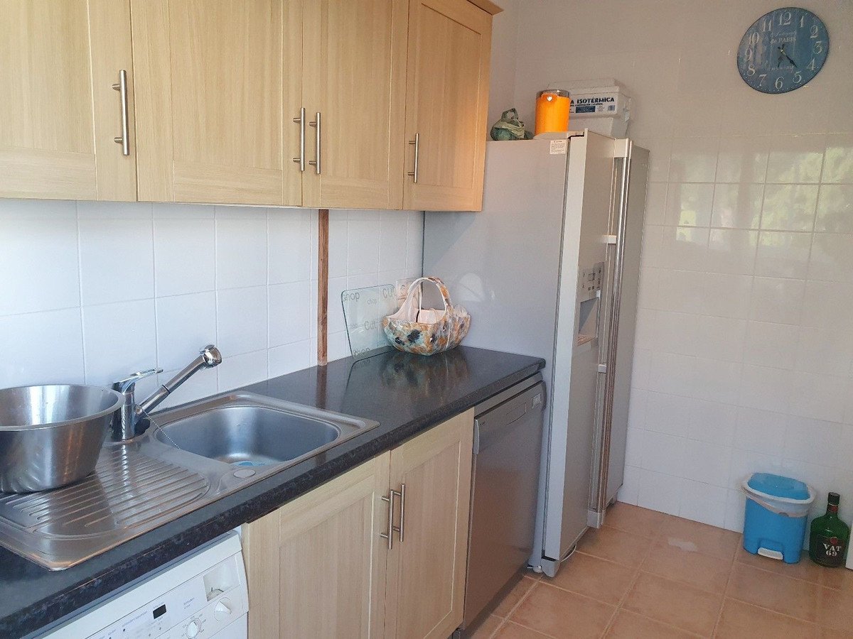 2 Bed Top Floor Apartment in El Paraiso