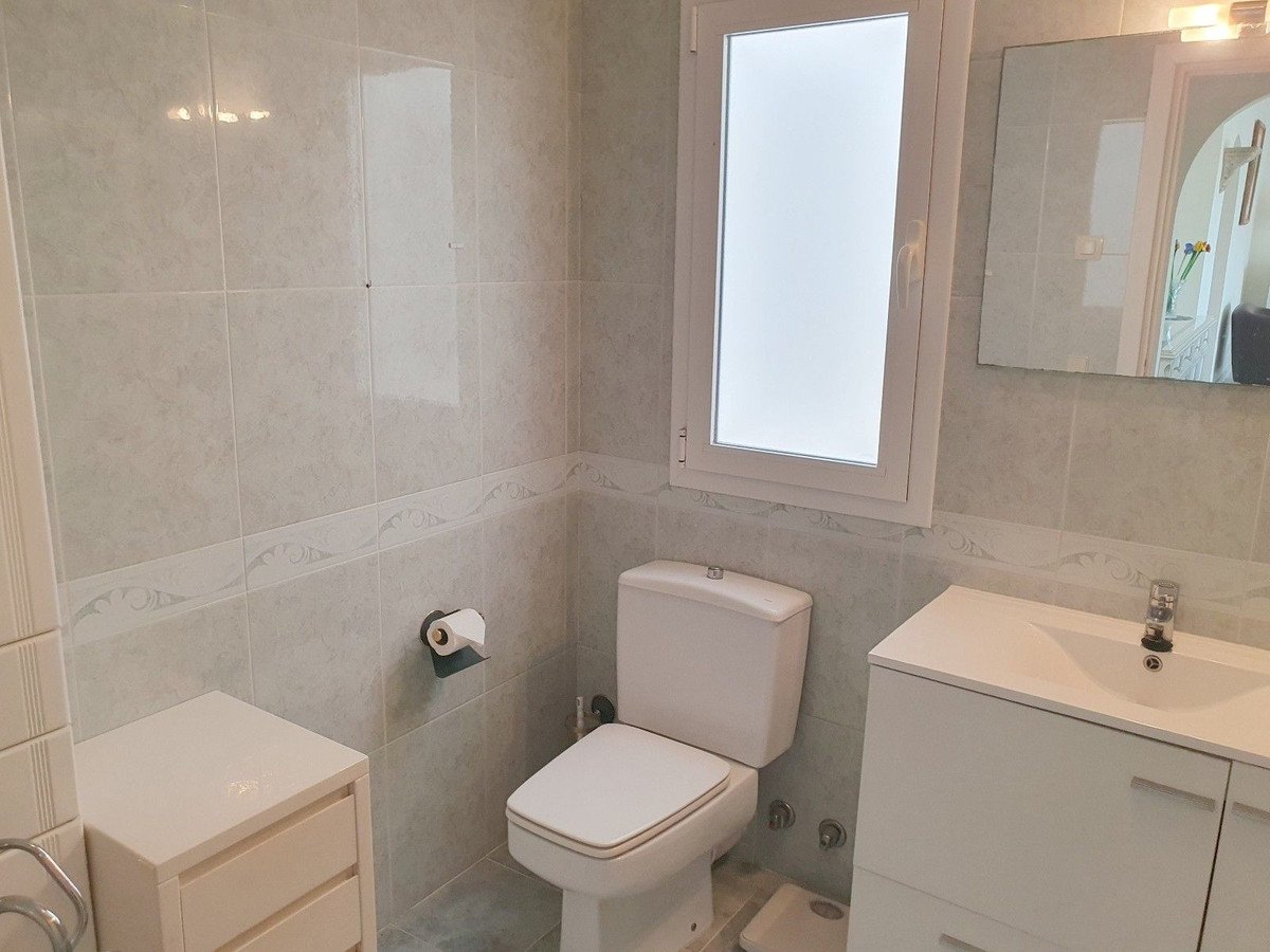 2 Bed Top Floor Apartment in El Paraiso
