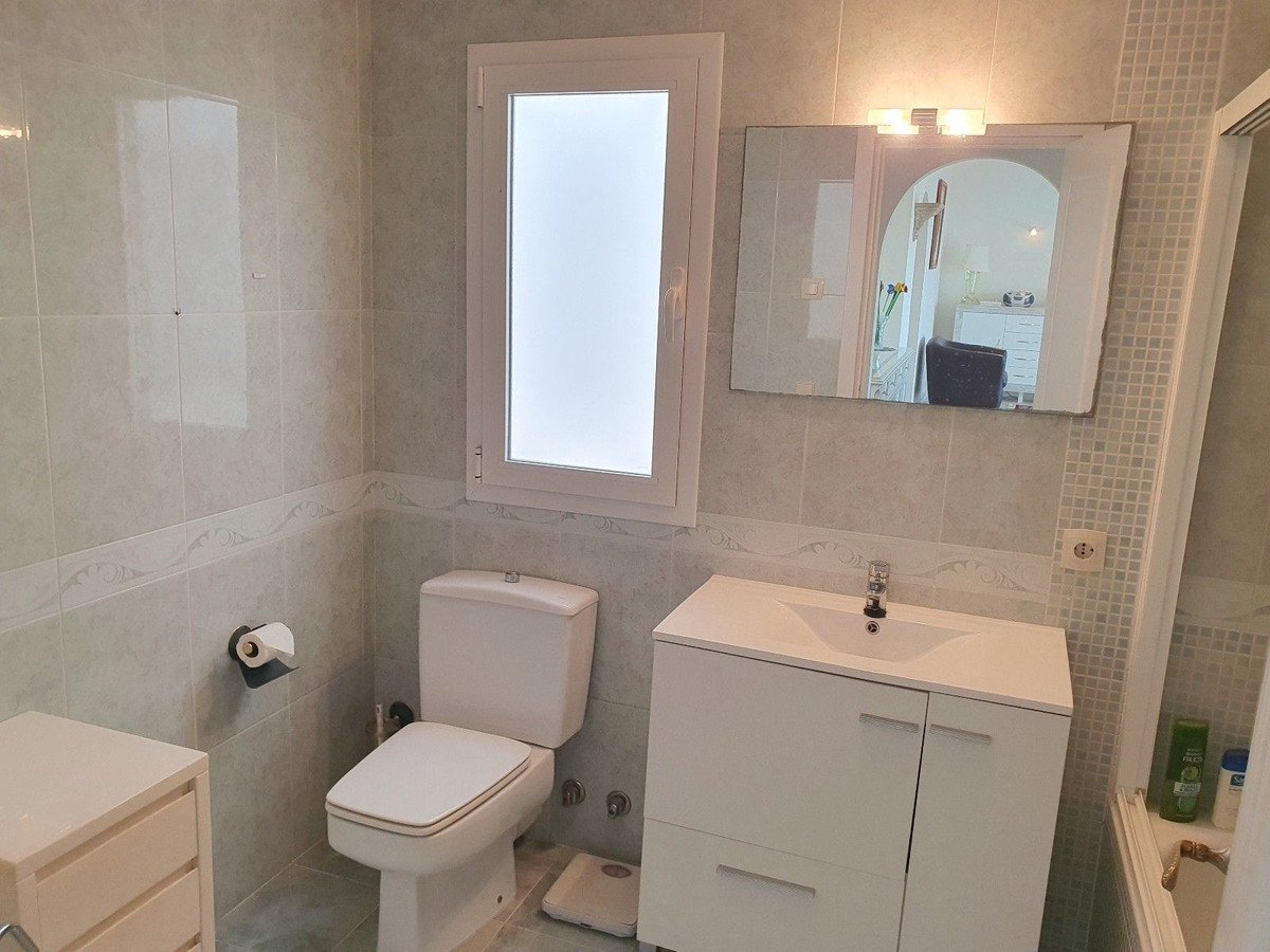 2 Bed Top Floor Apartment in El Paraiso