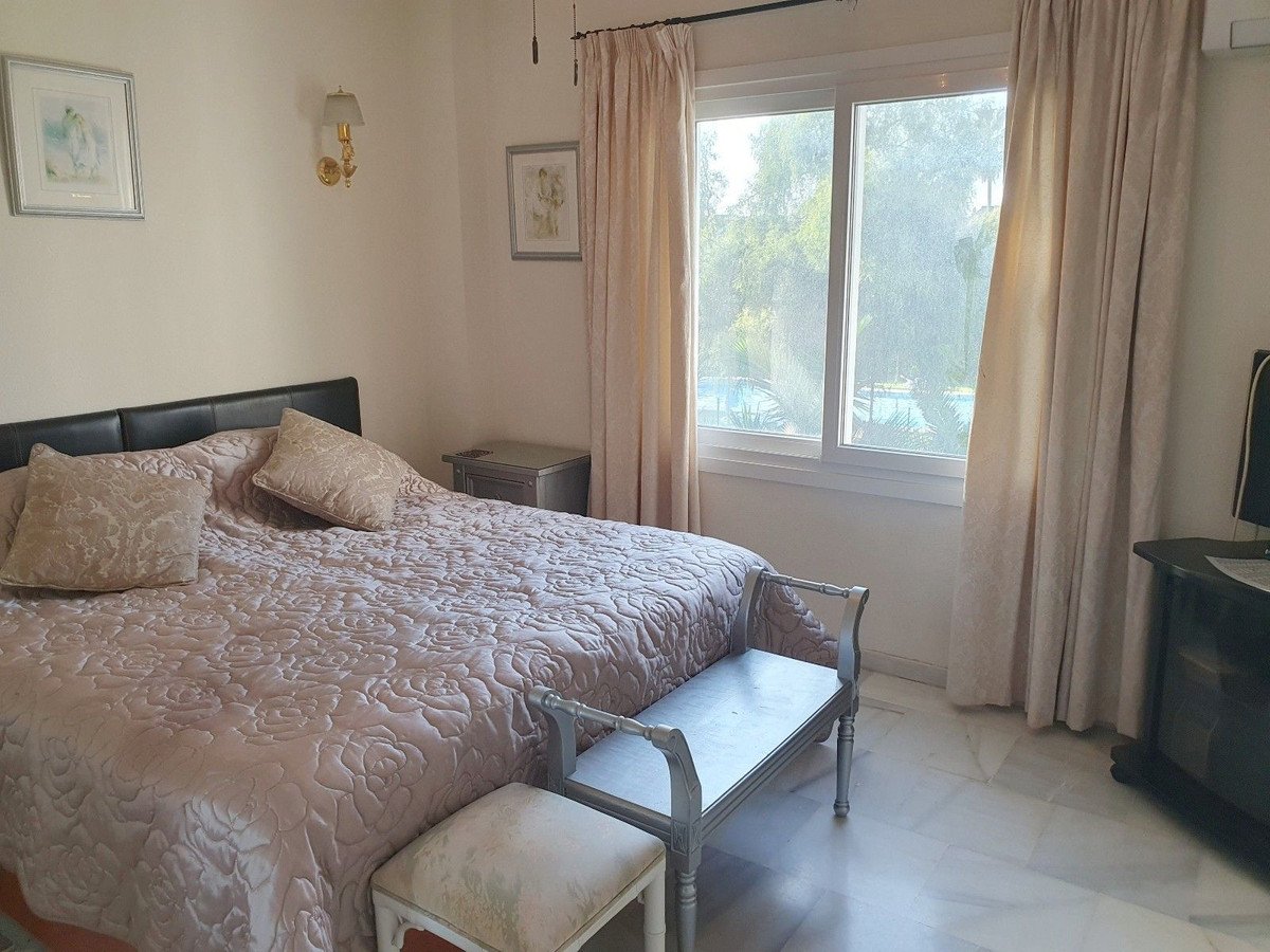 2 Bed Top Floor Apartment in El Paraiso