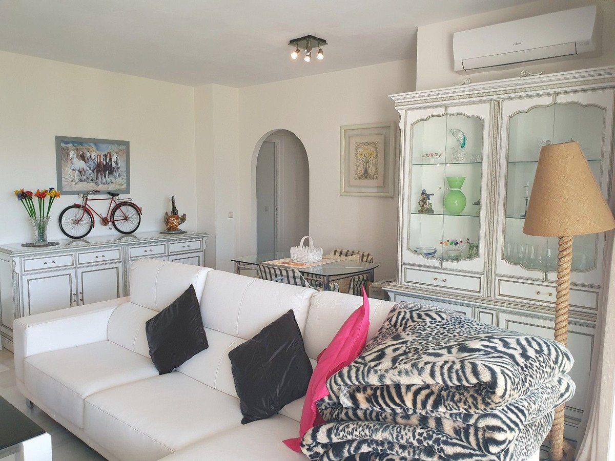2 Bed Top Floor Apartment in El Paraiso