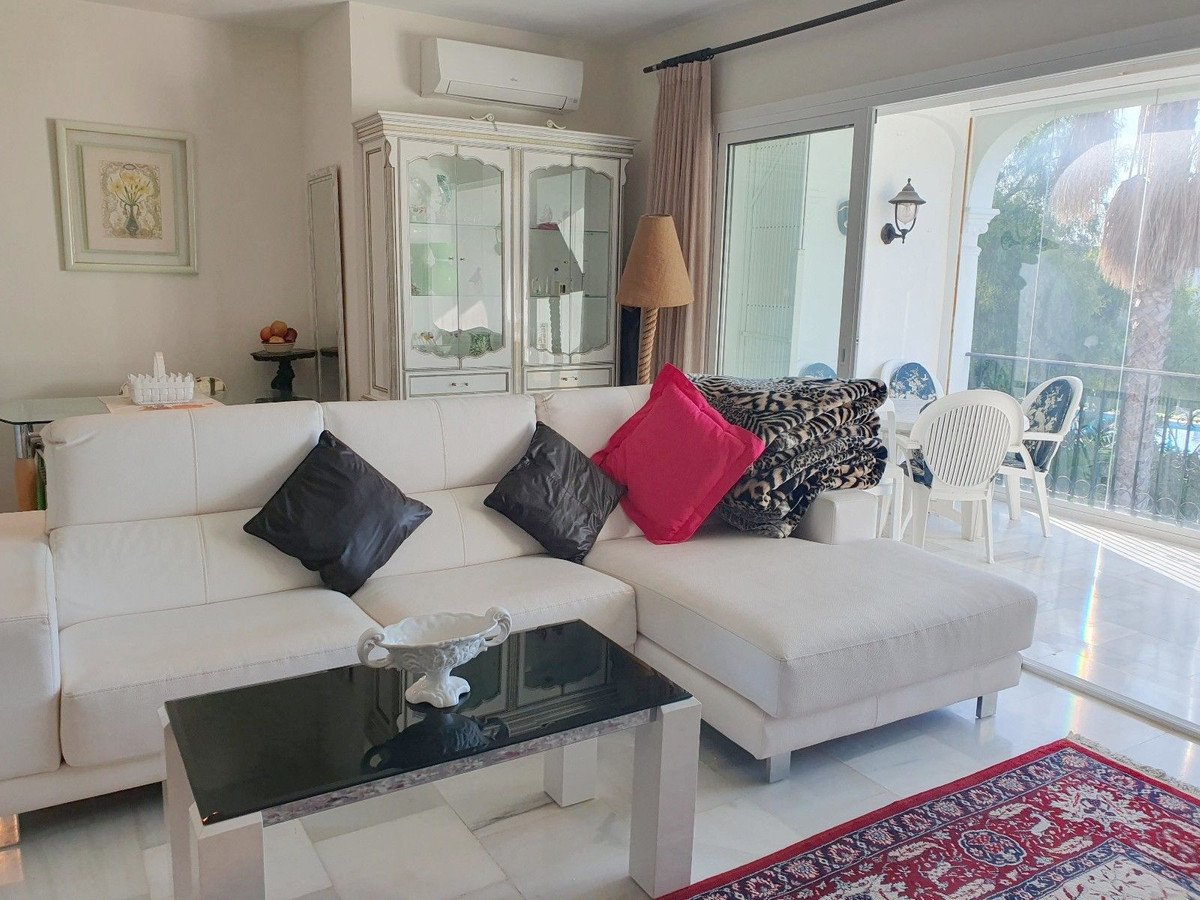 2 Bed Top Floor Apartment in El Paraiso