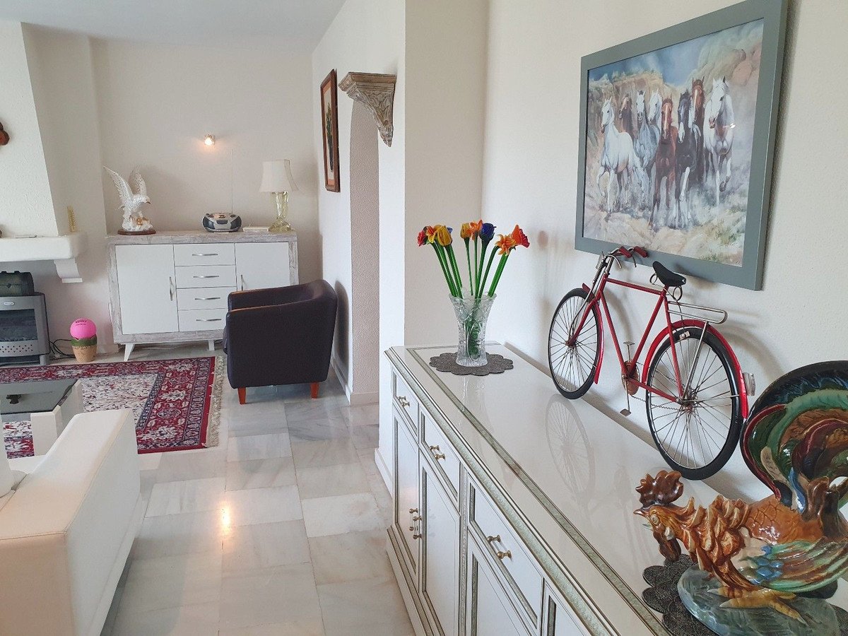 2 Bed Top Floor Apartment in El Paraiso