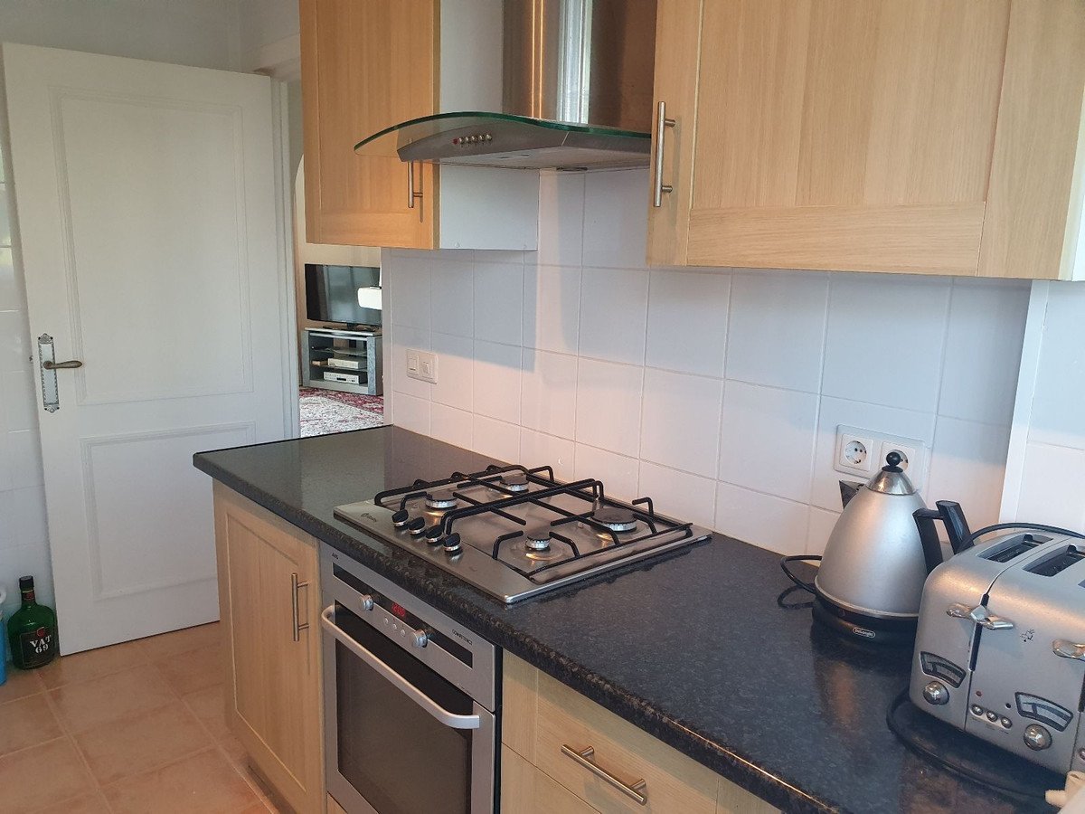 2 Bed Top Floor Apartment in El Paraiso