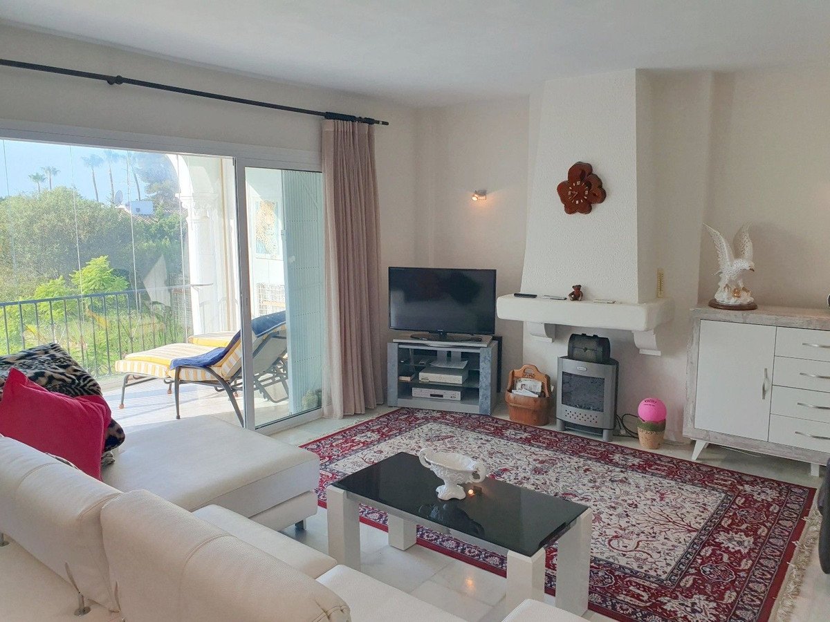 2 Bed Top Floor Apartment in El Paraiso
