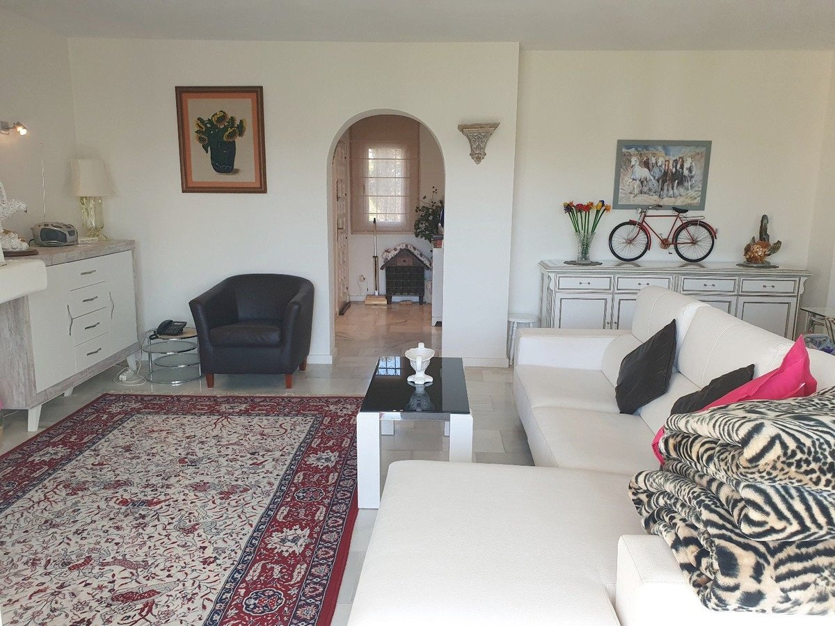 2 Bed Top Floor Apartment in El Paraiso