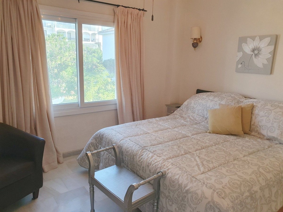 2 Bed Top Floor Apartment in El Paraiso