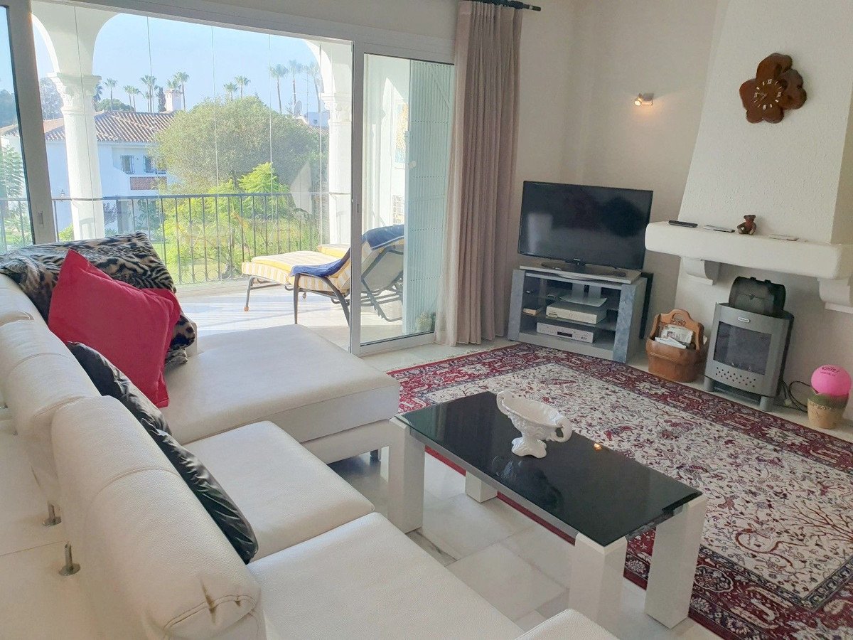 2 Bed Top Floor Apartment in El Paraiso