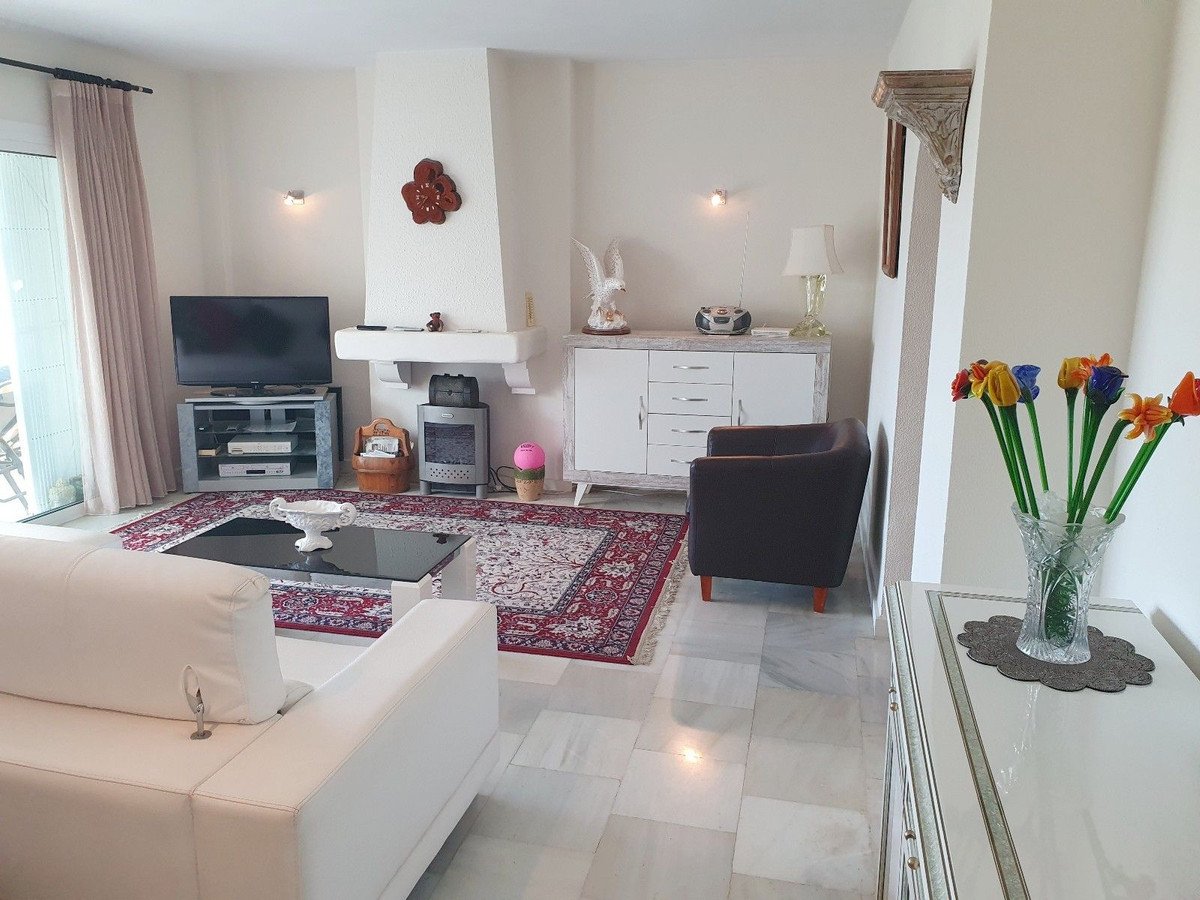 2 Bed Top Floor Apartment in El Paraiso