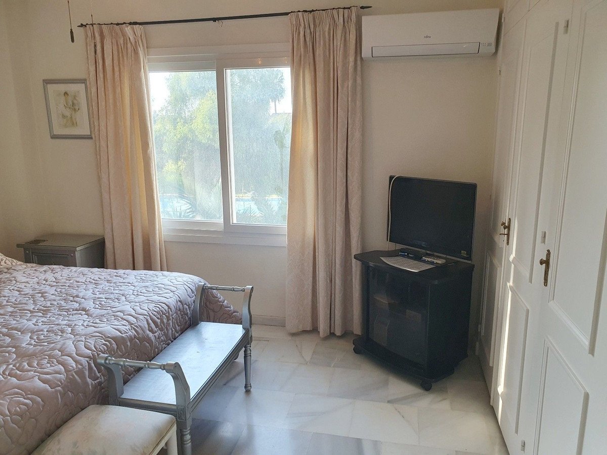 2 Bed Top Floor Apartment in El Paraiso