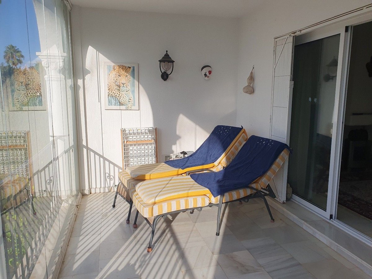 2 Bed Top Floor Apartment in El Paraiso