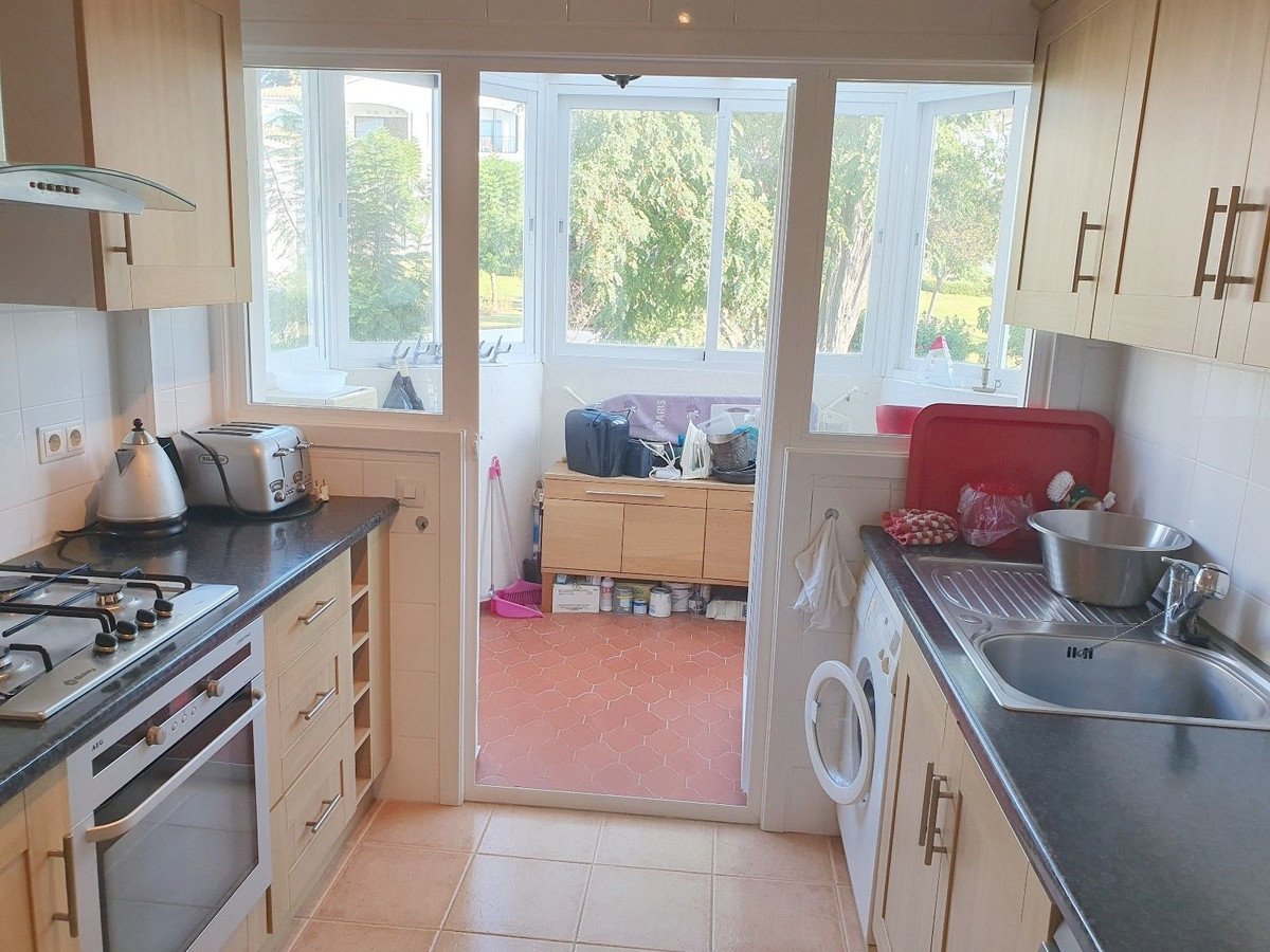 2 Bed Top Floor Apartment in El Paraiso