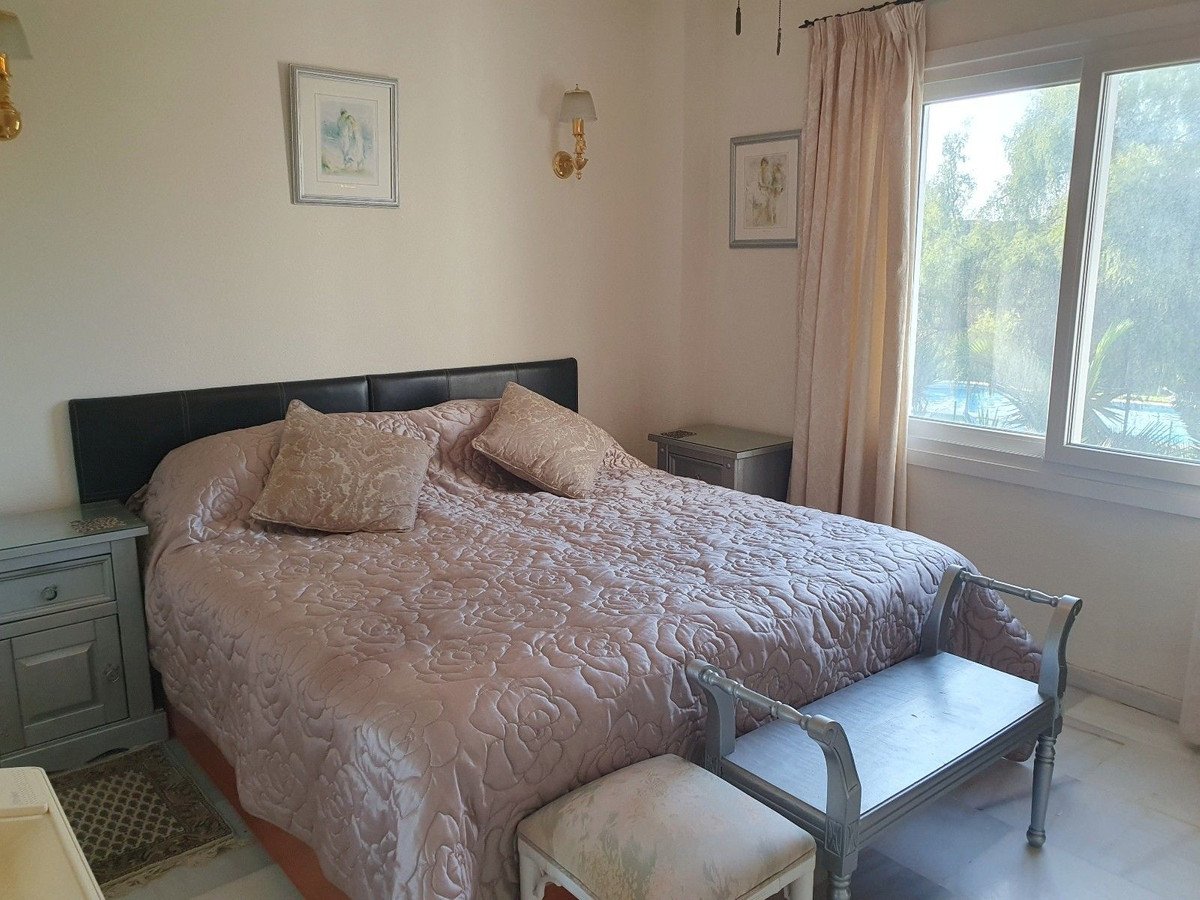 2 Bed Top Floor Apartment in El Paraiso