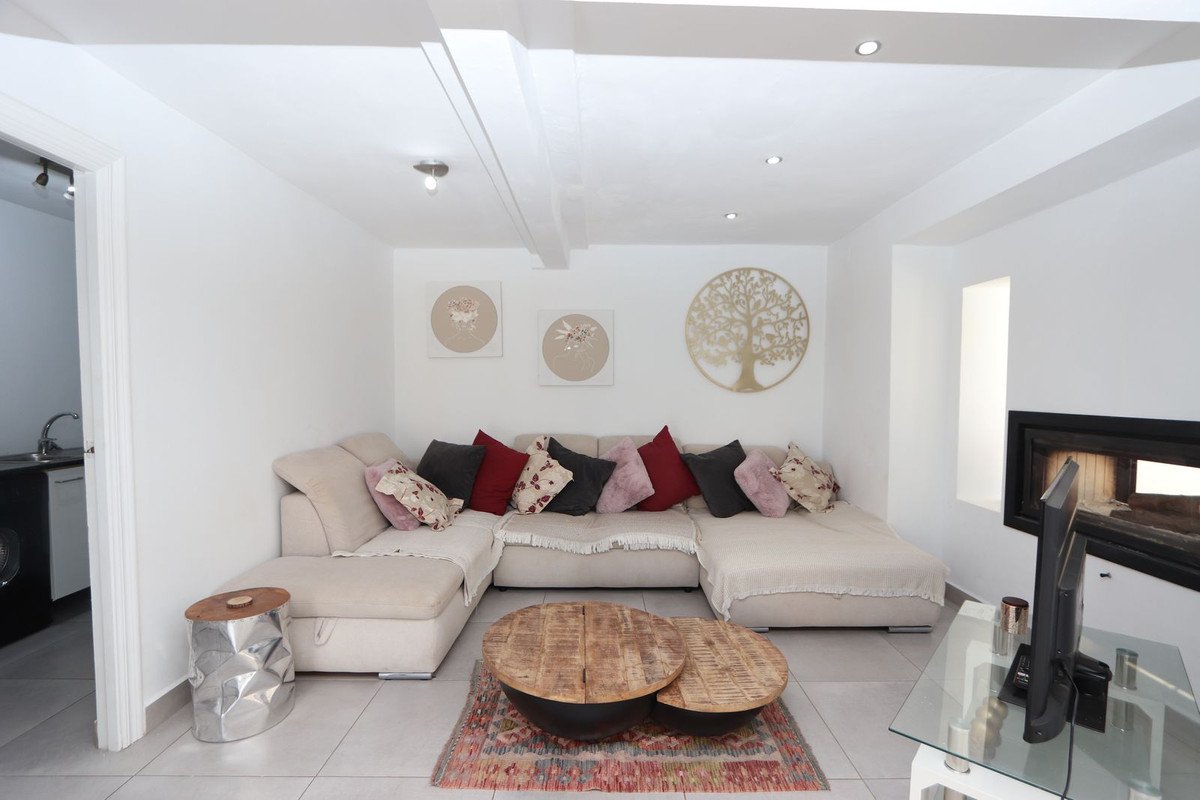 4 Bed Detached Villa in Los Balcones
