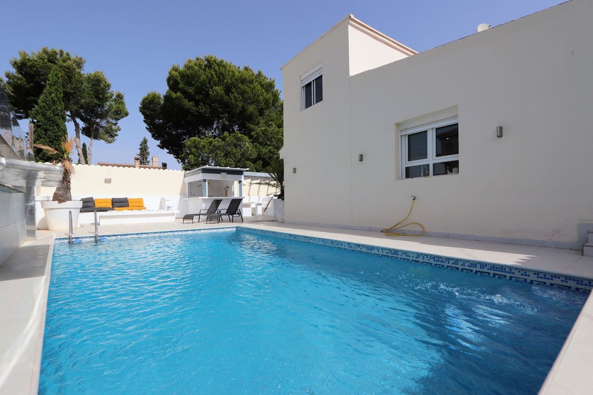 4 Bed Detached Villa in Los Balcones