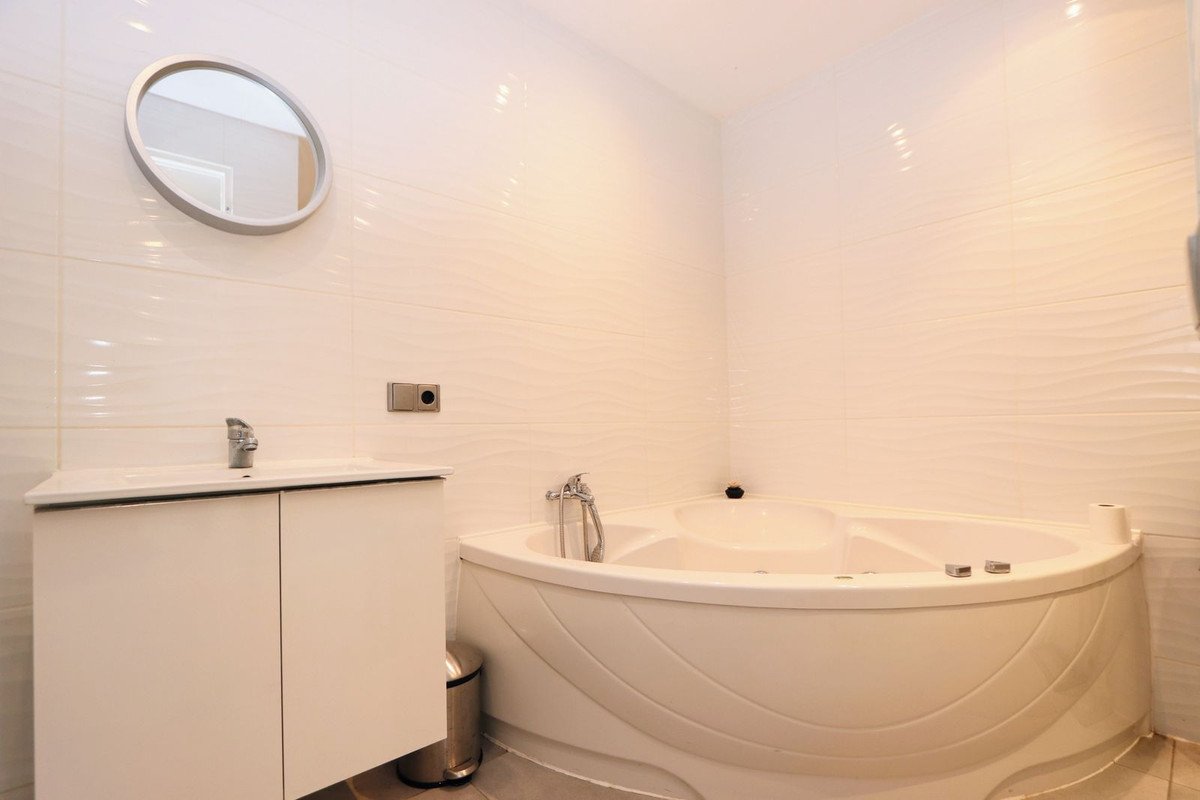 4 Bed Detached Villa in Los Balcones