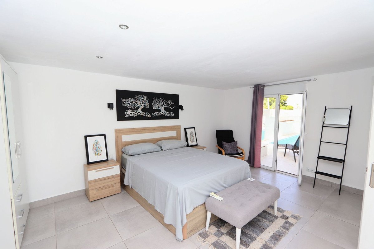 4 Bed Detached Villa in Los Balcones