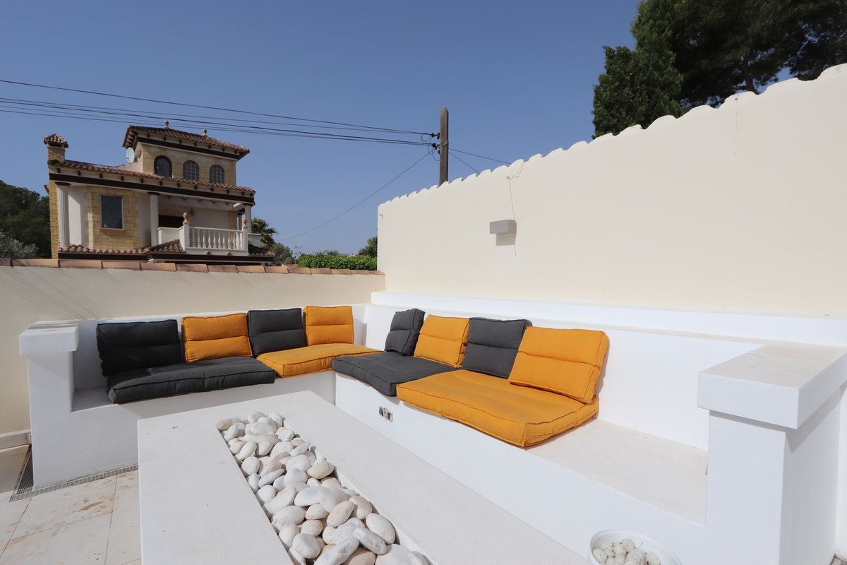 4 Bed Detached Villa in Los Balcones