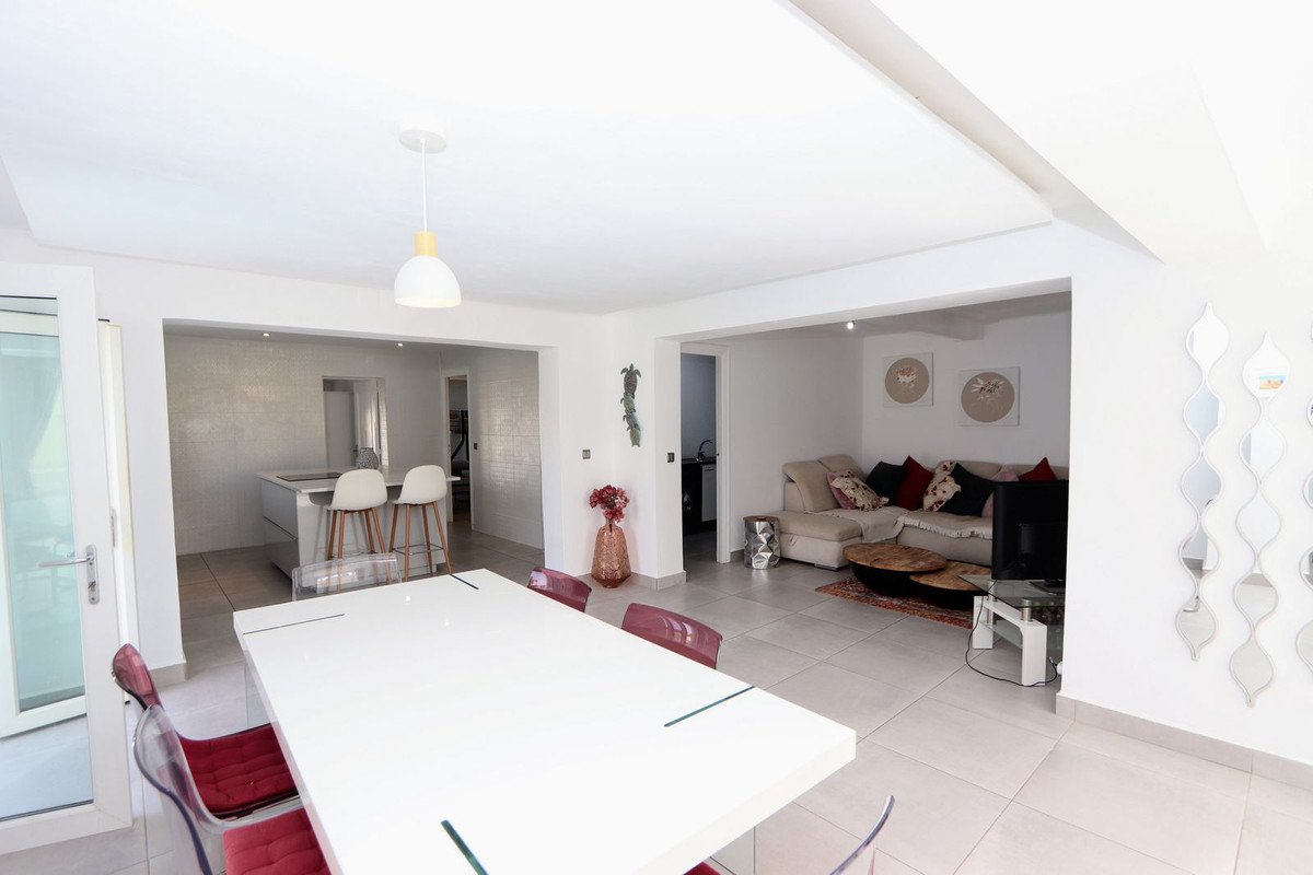 4 Bed Detached Villa in Los Balcones