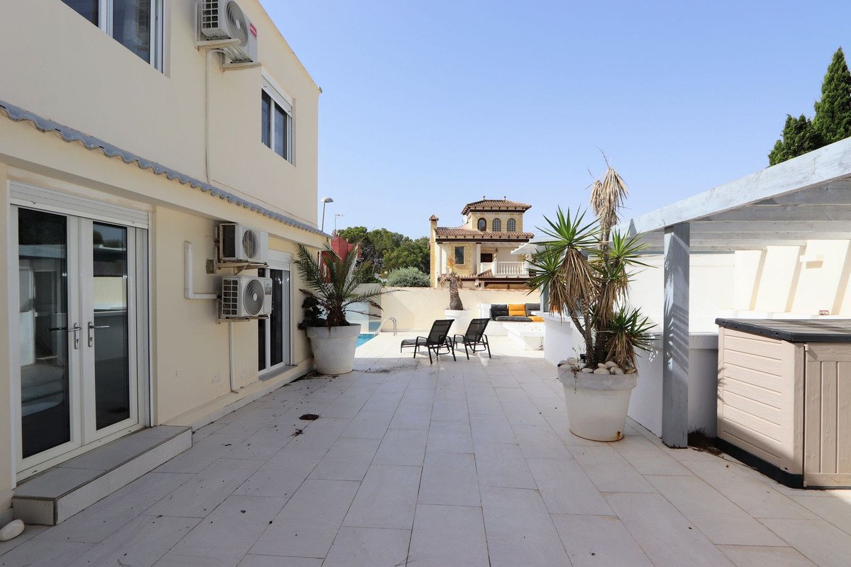 4 Bed Detached Villa in Los Balcones