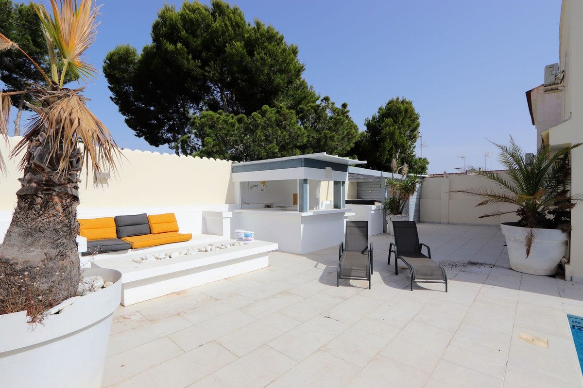 4 Bed Detached Villa in Los Balcones