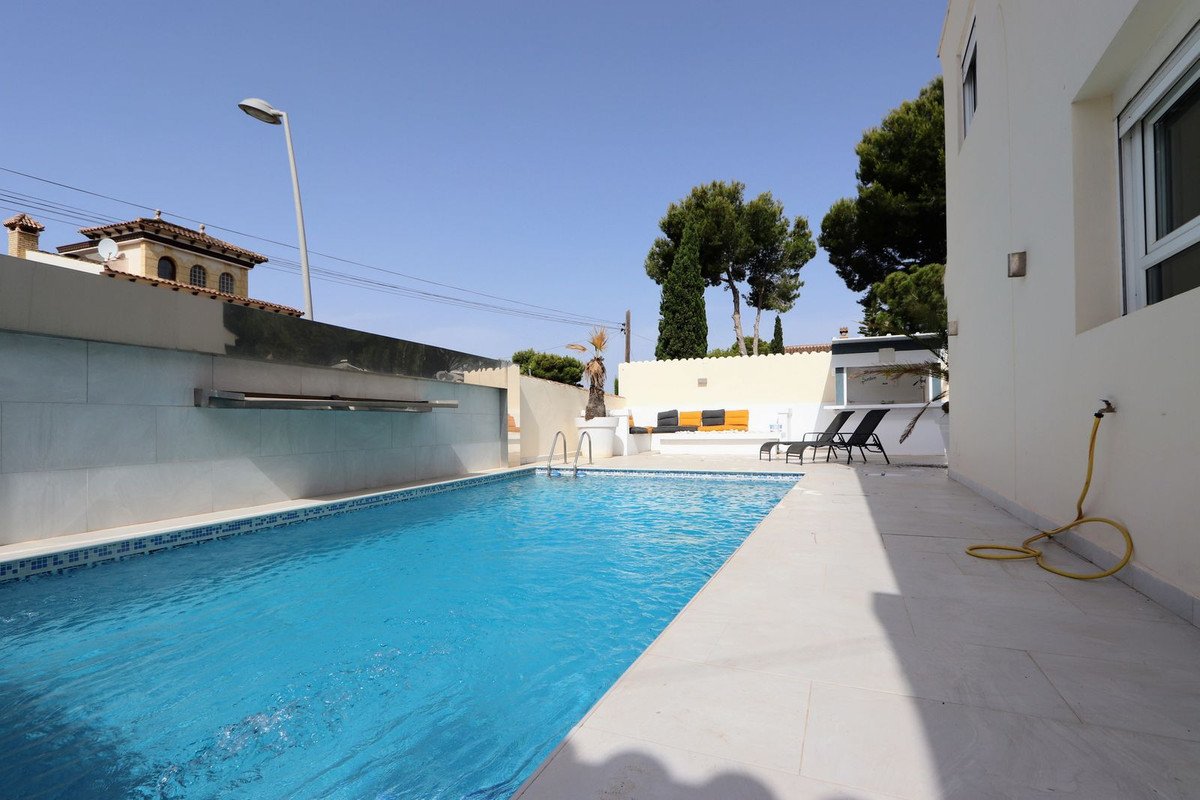 4 Bed Detached Villa in Los Balcones