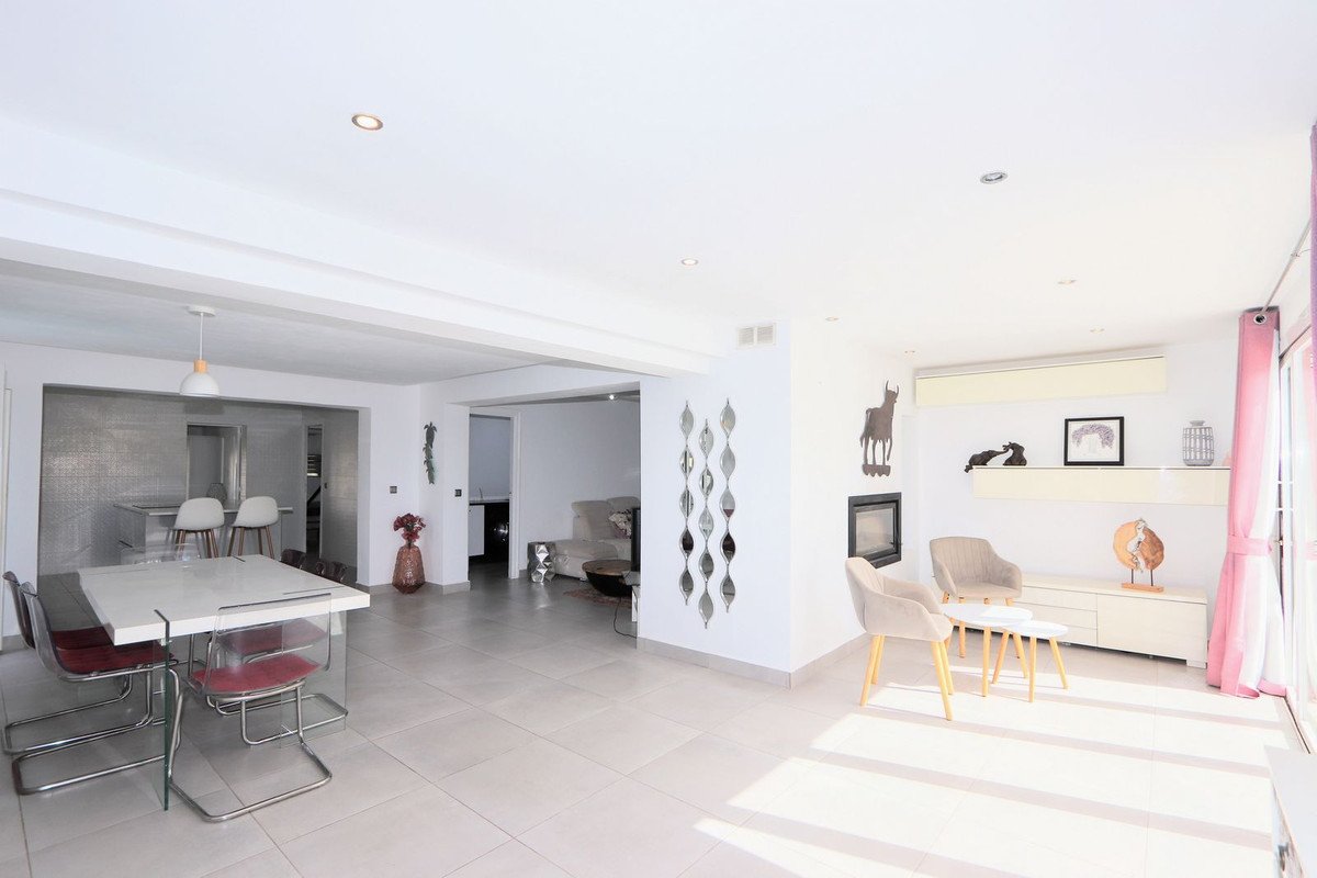4 Bed Detached Villa in Los Balcones