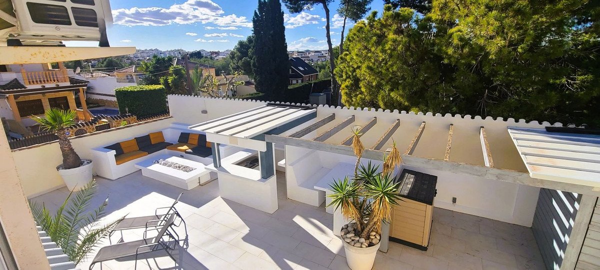4 Bed Detached Villa in Los Balcones