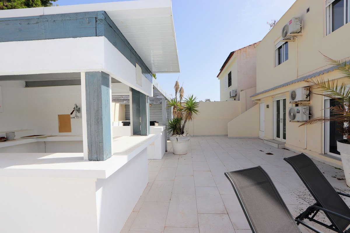 4 Bed Detached Villa in Los Balcones