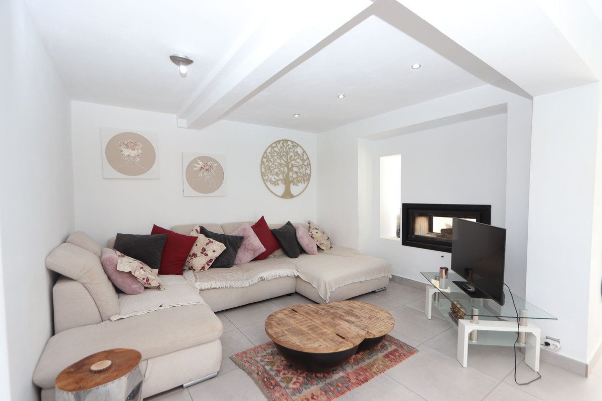 4 Bed Detached Villa in Los Balcones