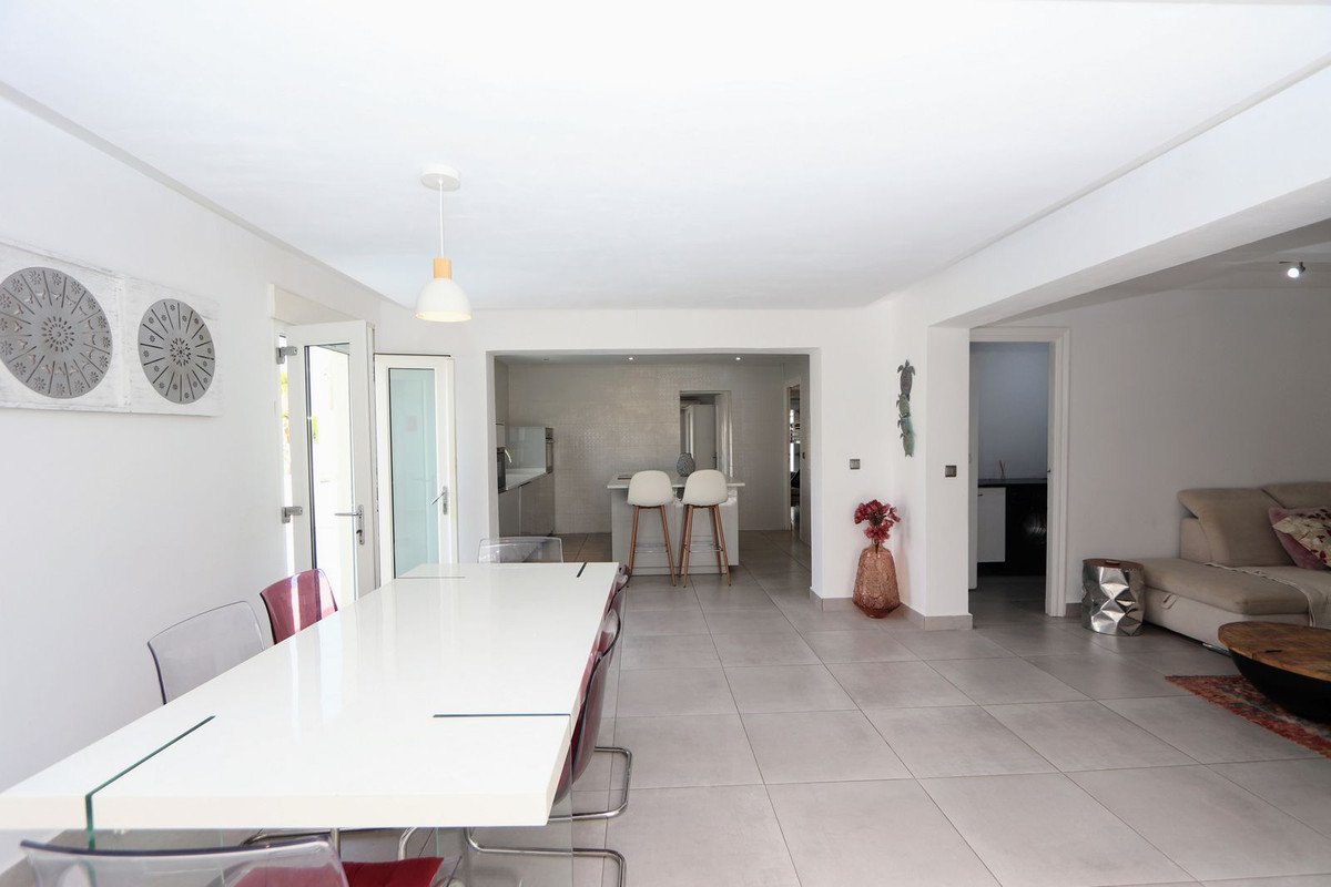 4 Bed Detached Villa in Los Balcones